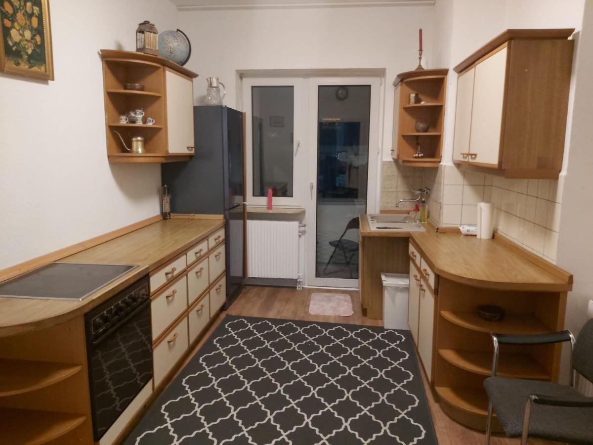 Apartment 1 Zimmerwohnung Mit Kueche, Balkon Und Badezimmer In Apartmen Düsseldorf